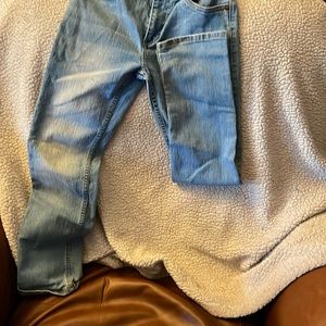 Good used condition. small stain in leg (see pic) Levi 511. Elastic  straps